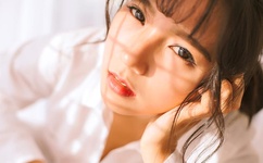 男人边吃奶边挵进去呻吟的说说